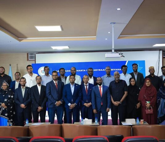 Agaasimaha Guud ee Wasaaradda Batroolka iyo Macdanta oo Ka Qaybgalay Kulan Looga Hadlay Qiimaha Korontada