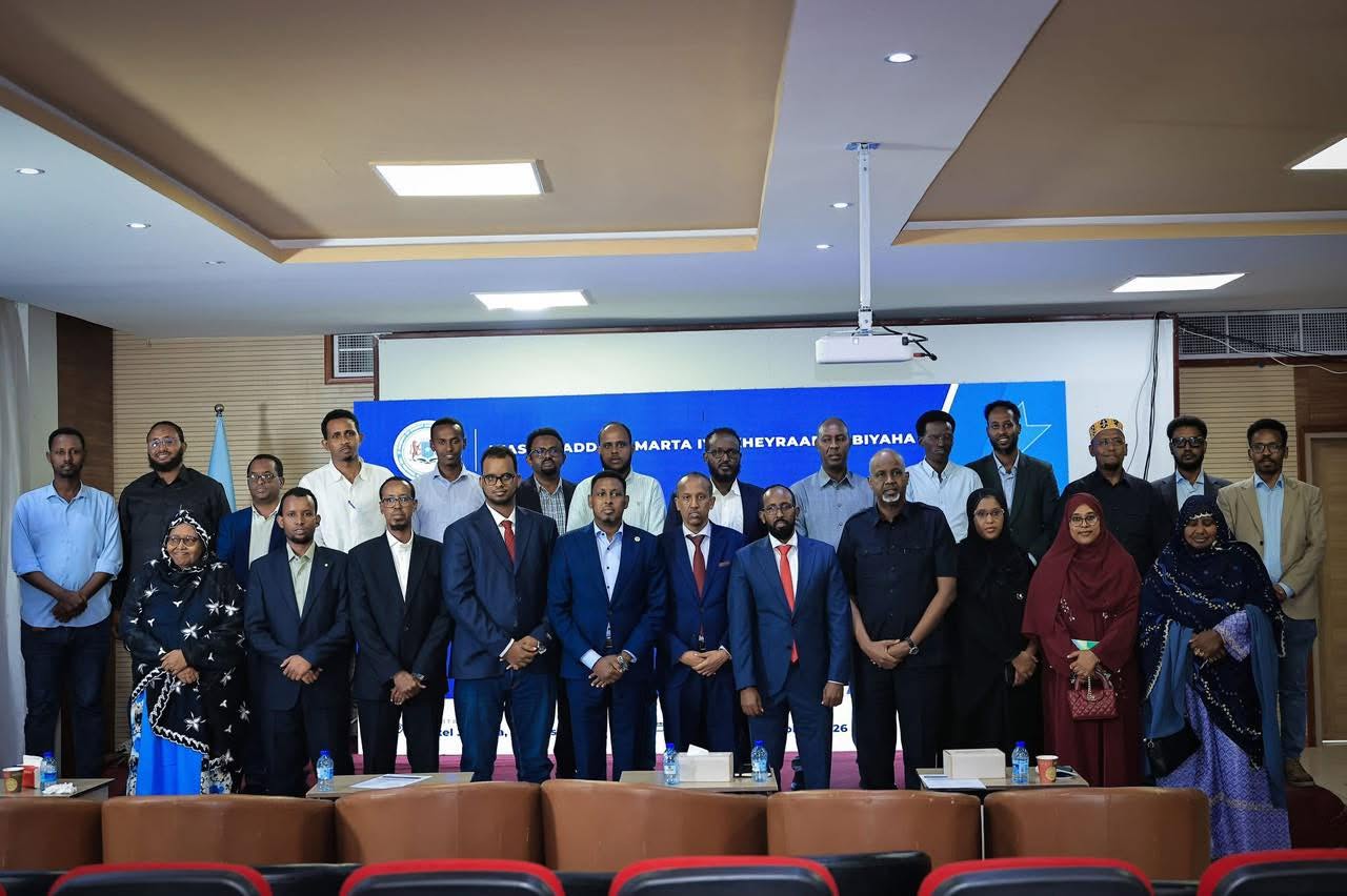Agaasimaha Guud ee Wasaaradda Batroolka iyo Macdanta oo Ka Qaybgalay Kulan Looga Hadlay Qiimaha Korontada